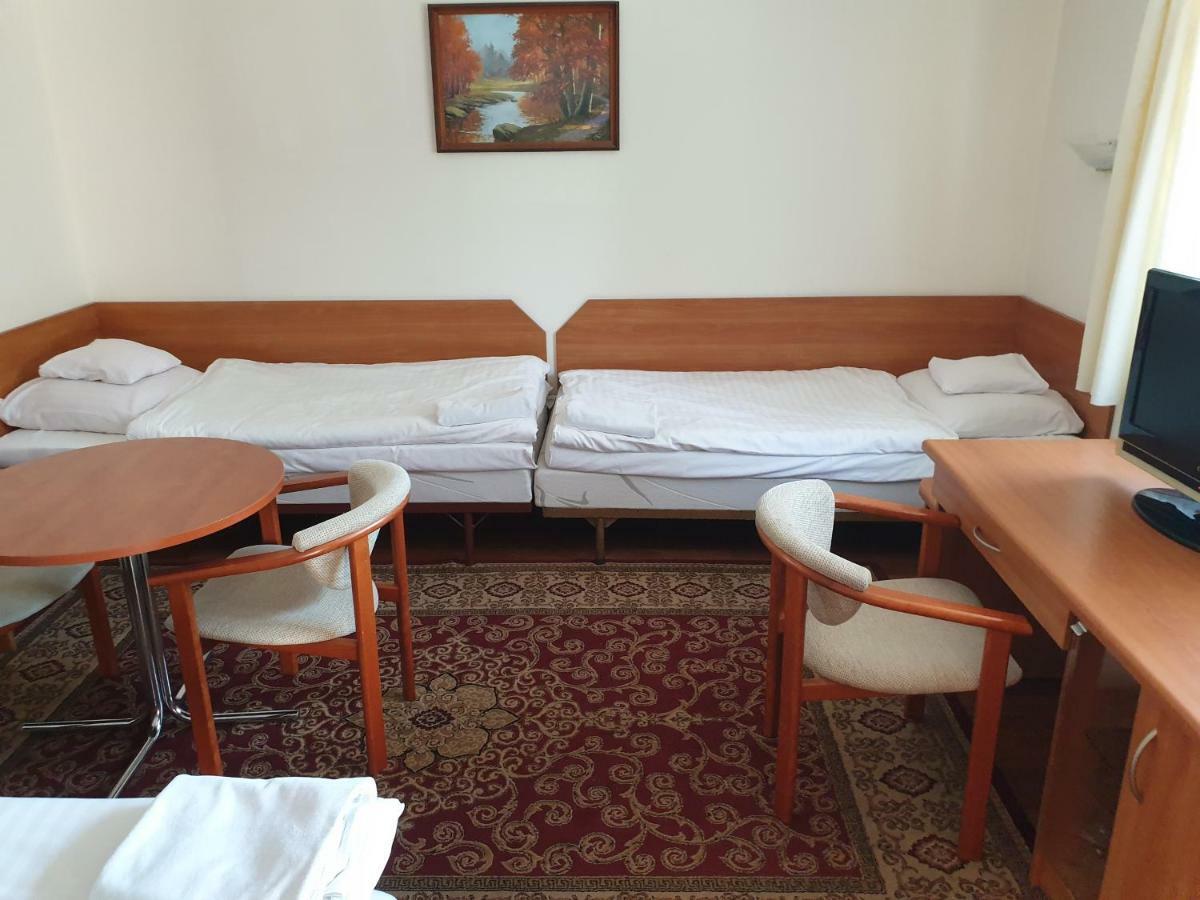 科莫特汽车旅馆 Przeźmierowo 外观 照片