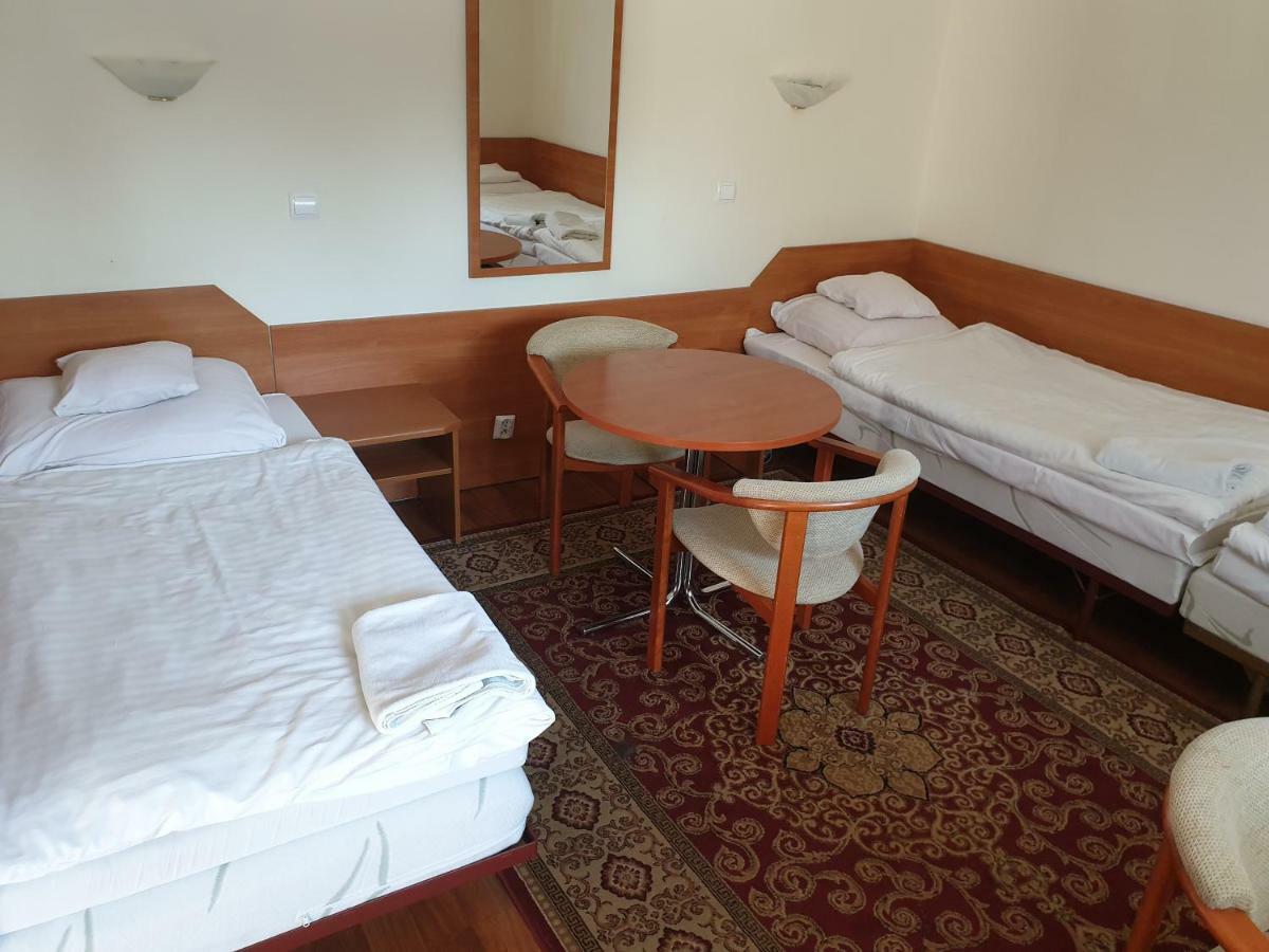 科莫特汽车旅馆 Przeźmierowo 外观 照片
